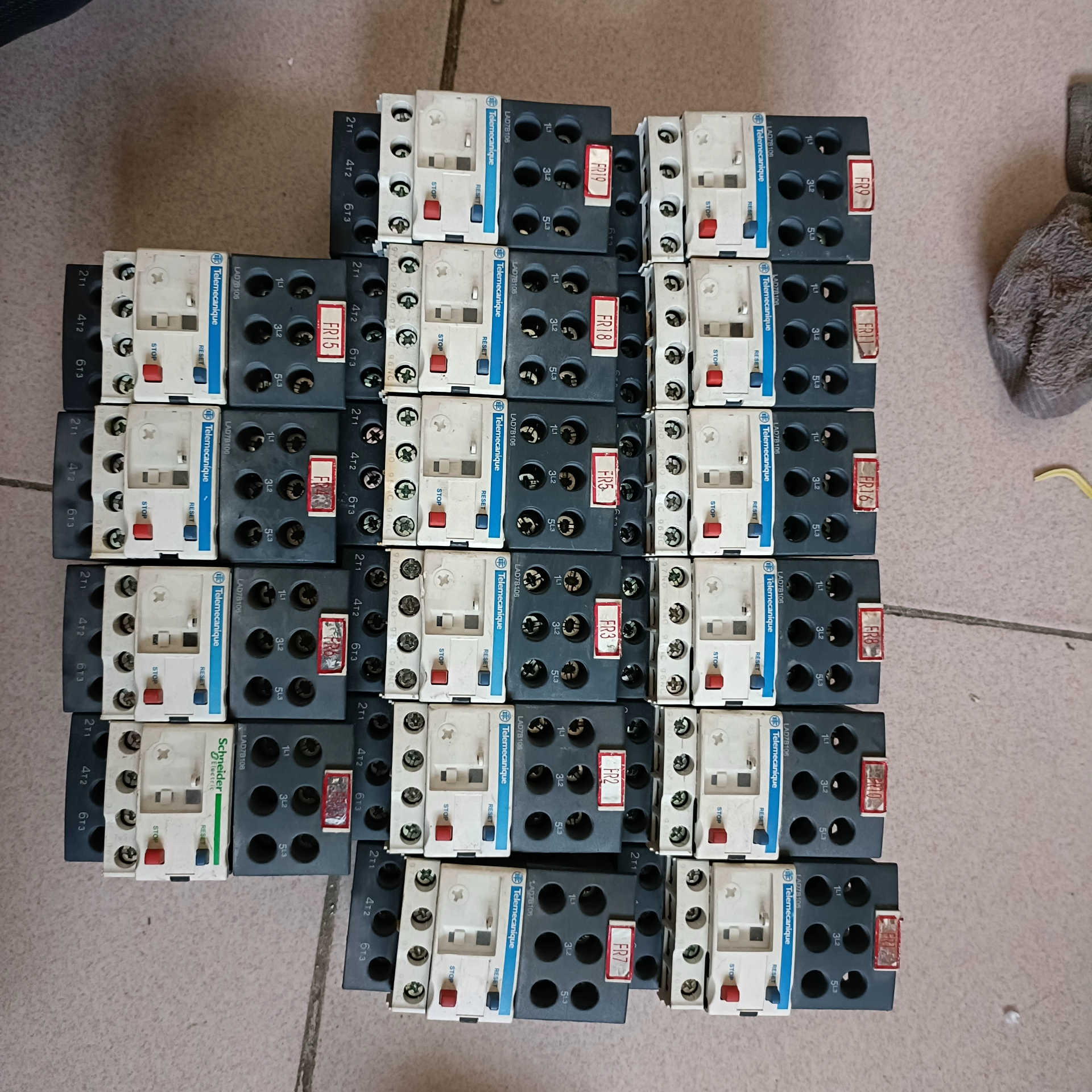 热继电器LRD10C加LAD7B106底座拆机的16套