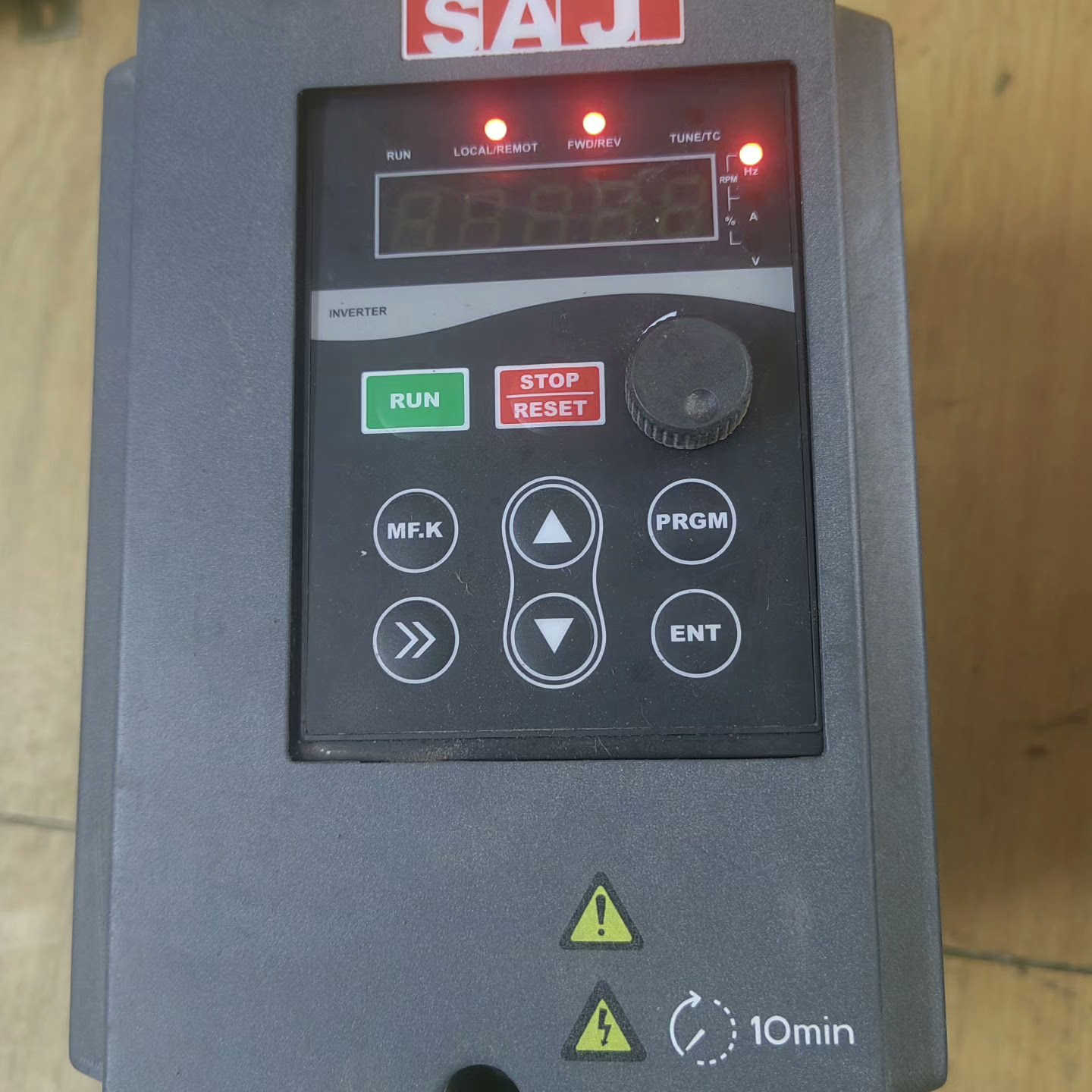 三晶变频器 VM100H-4T3R7GB/5R5PB