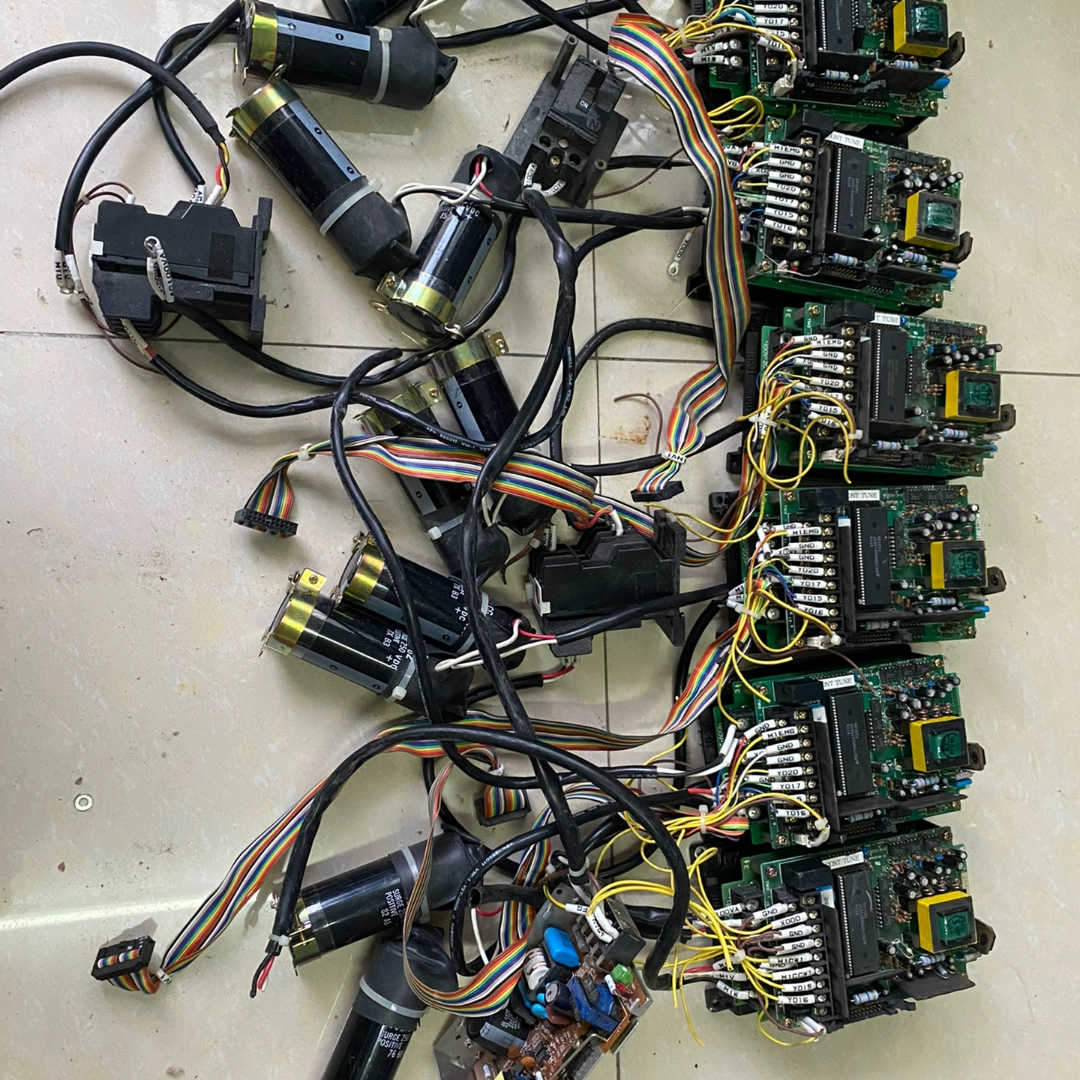 YASKAWA安川 CIMR-J04AS3-1 拆机件，成色