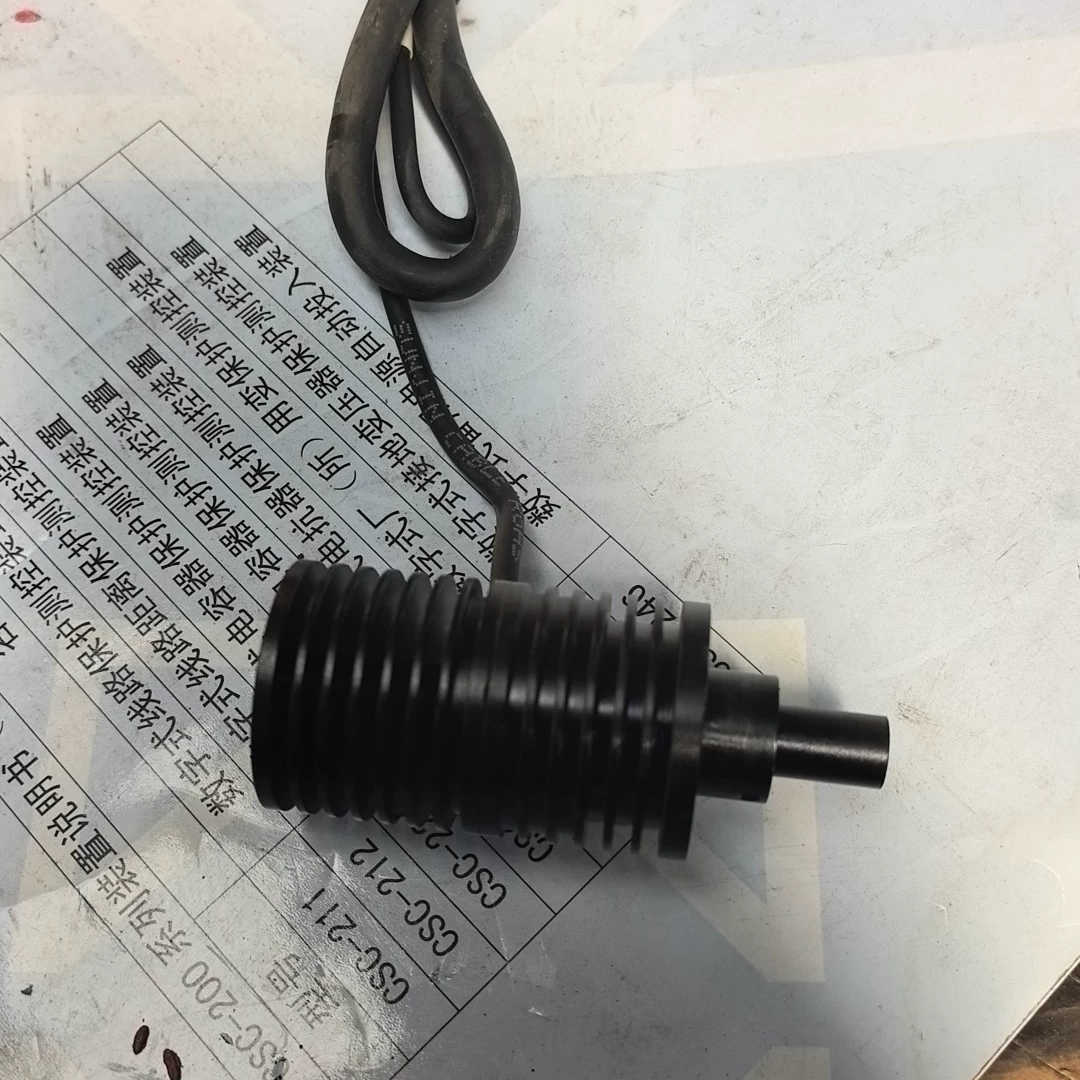 CSC-200系列传感器，型号CSC-212，黑色外壳，带连