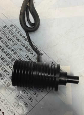 CSC-200系列传感器，型号CSC-212，黑色外壳，带连