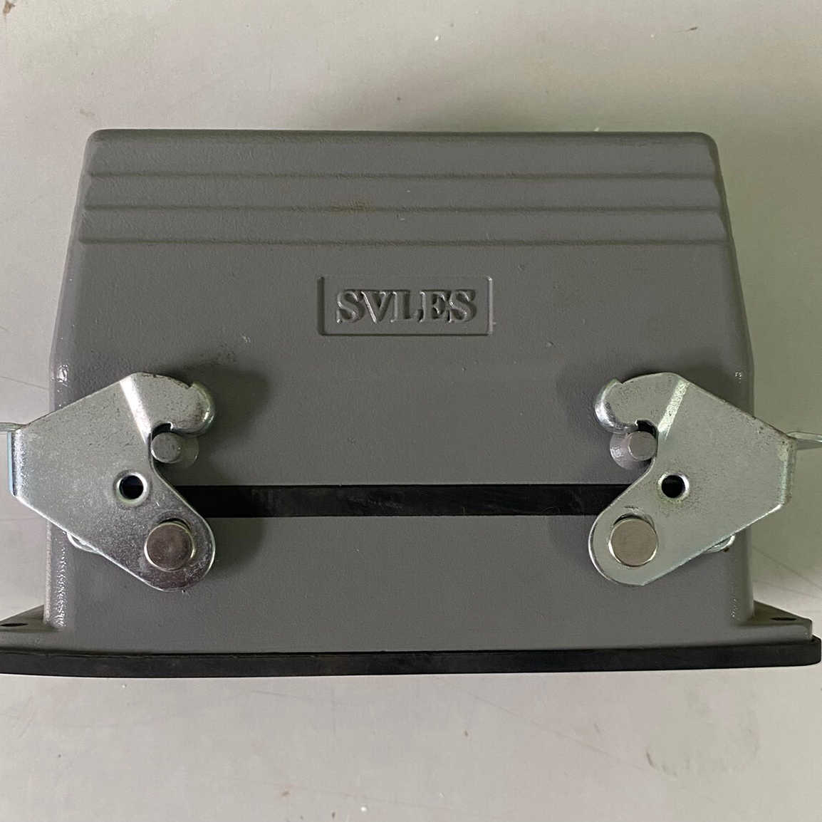 SVLES重载插头，HESH-024-F，24芯的。实物拍摄