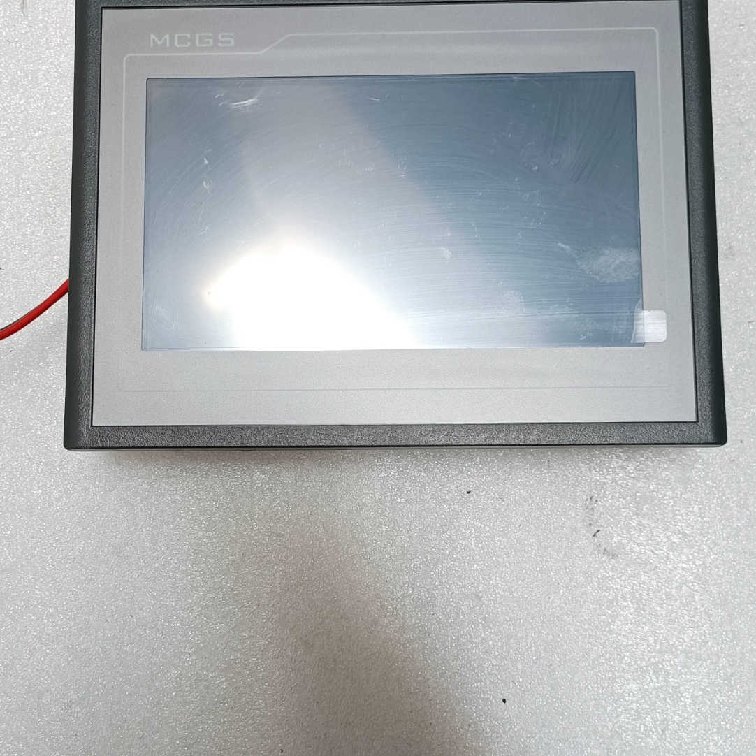 昆仑通态触摸屏TPC7012EⅠ，9成新，功能完好，运费到付