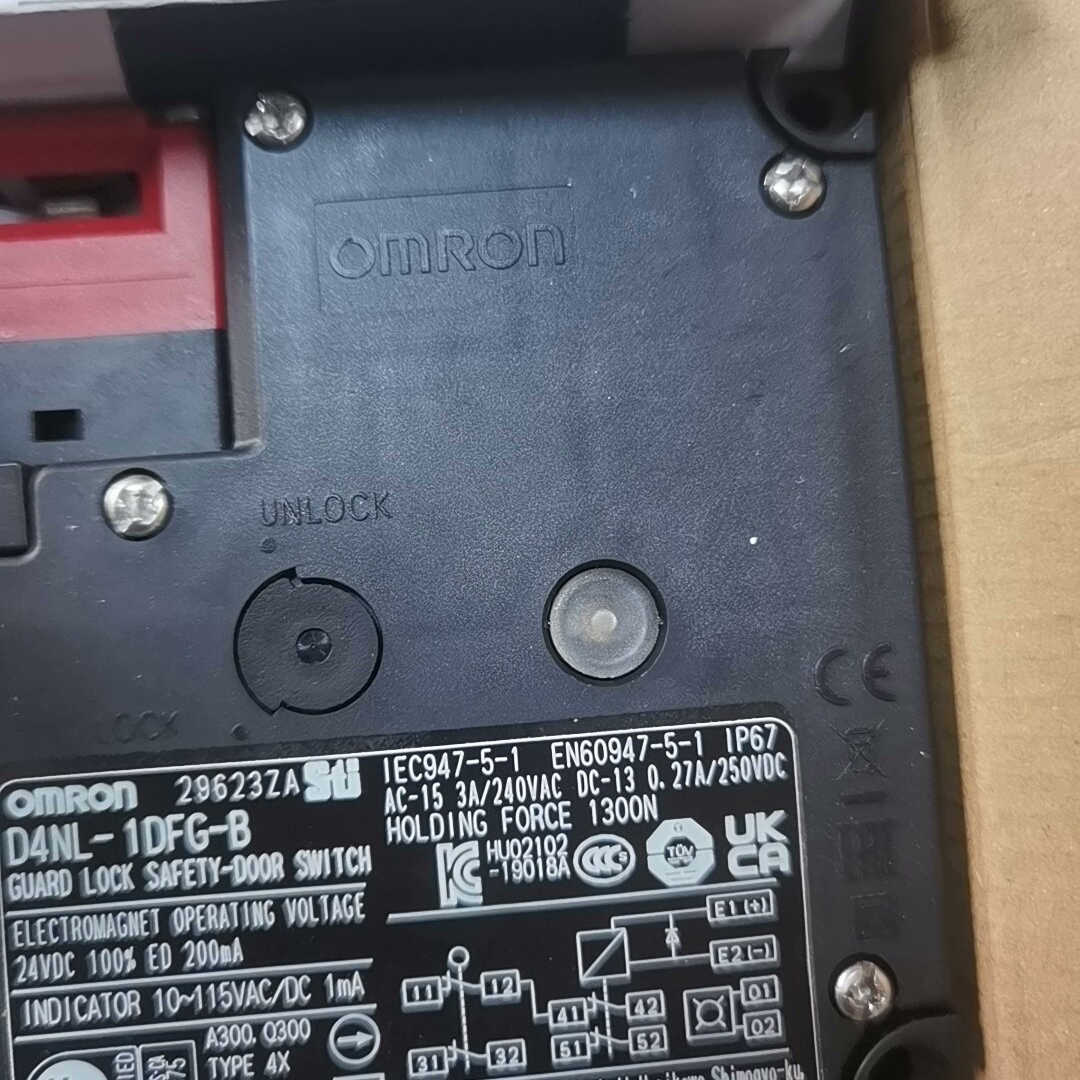 安全门开关D4NL-1DFG-B