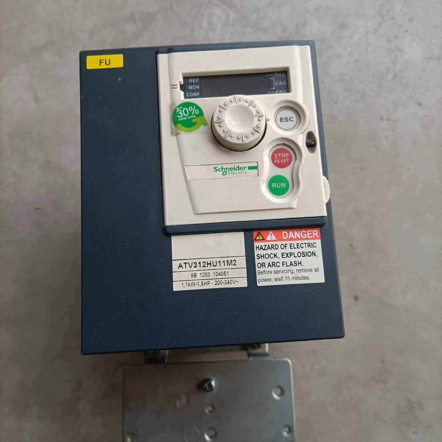 ATV312HU11M2拆机件，成色如图，功能包好。