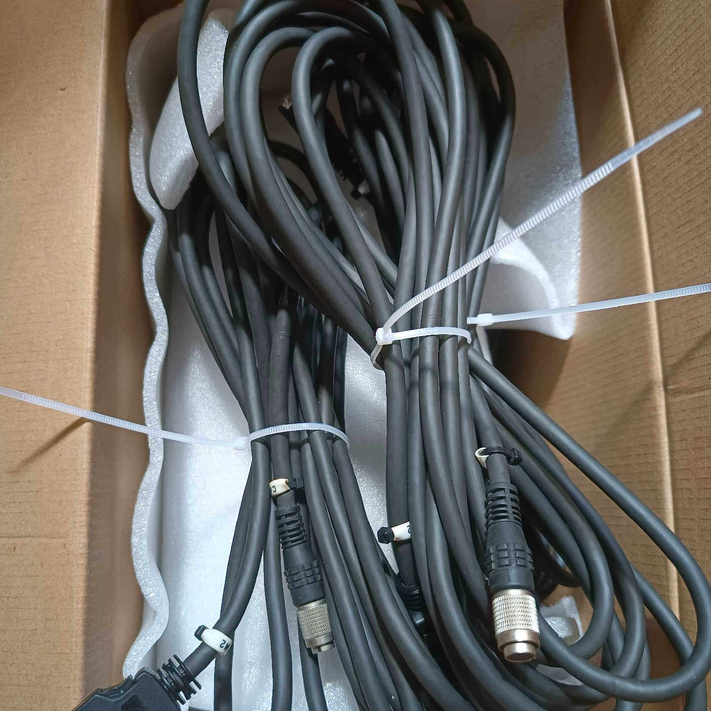 基恩士CA-CN5R原装正品线，成色很好，无破皮无生锈，功能