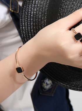 日韩版简约个性黑色方形单钻镶钻开口钛钢镀18K玫瑰金手镯手环女