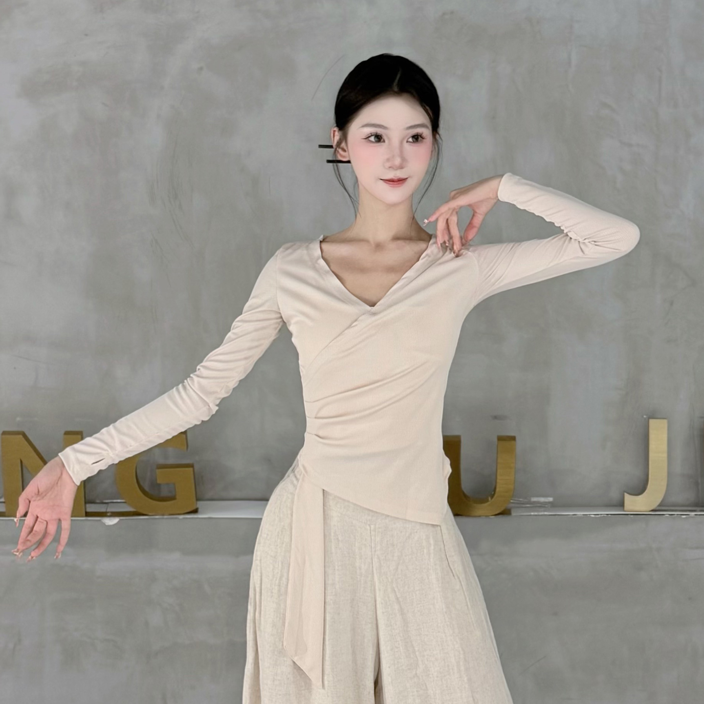 古典舞练功服秋冬新款长袖现代舞飘逸上衣中国形体舞蹈服日常可穿