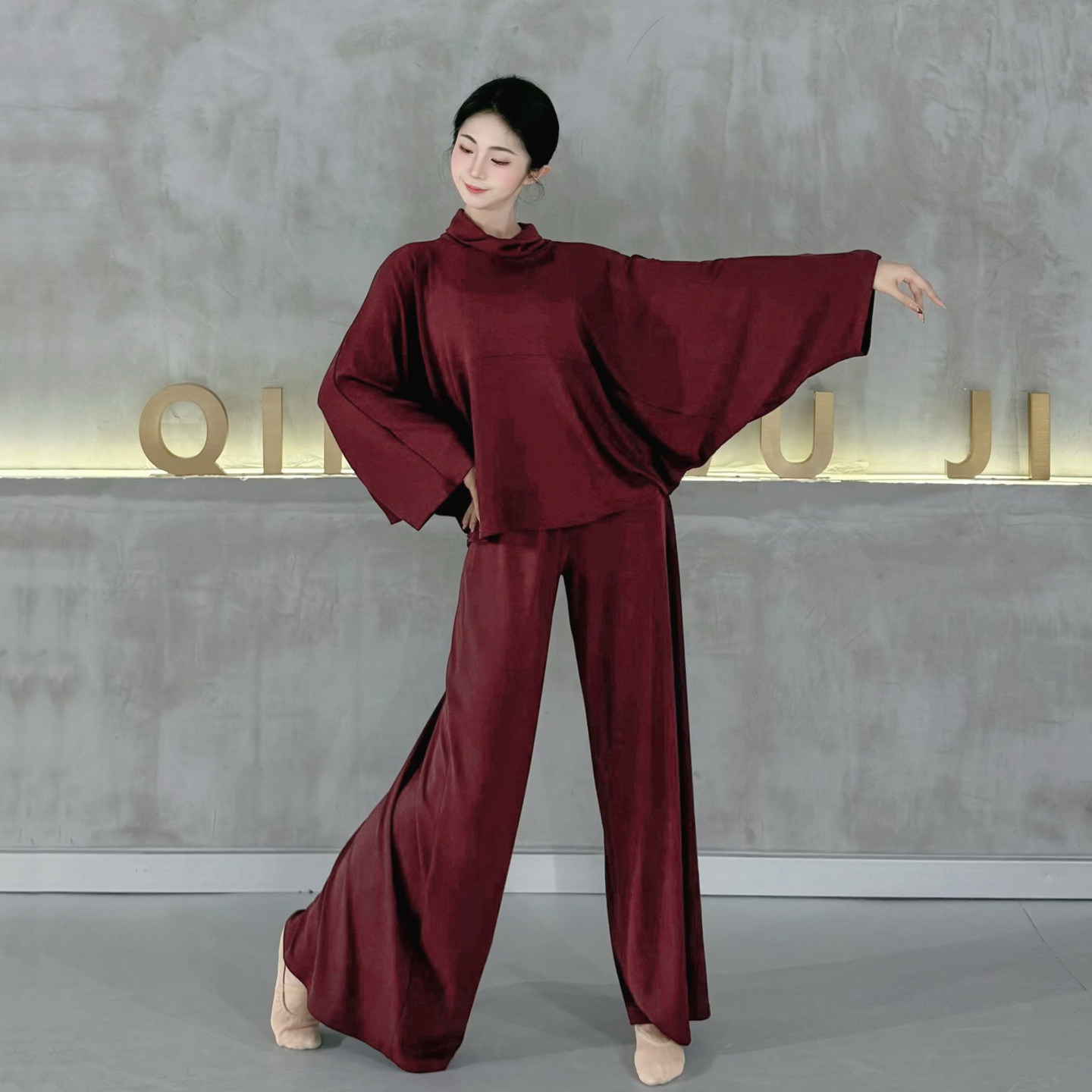 舞蹈练功服一整套秋冬演出服加厚新款现代舞宽松上衣古典舞阔腿裤
