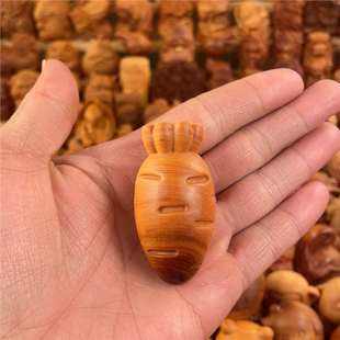 胡萝卜手把件实木雕刻文玩蔬果挂件家居装饰品桌面小摆件