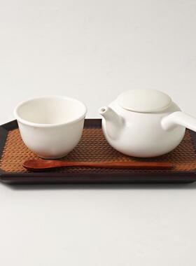 高档酒店会所纯白色陶瓷海鲜壶位上小汤壶汤盅精致木托盘套装餐具