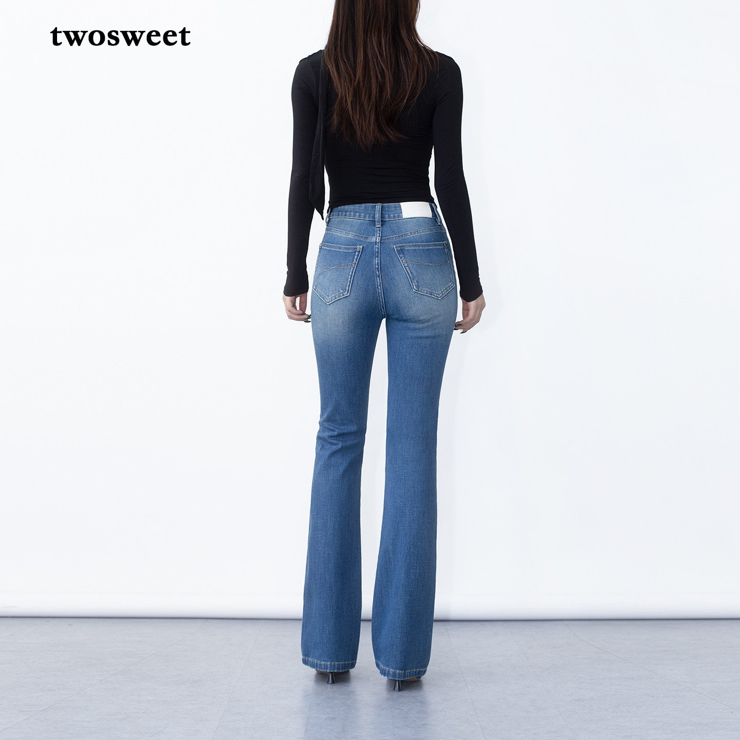 twosweet 曼妙高光喇叭牛仔裤女中高腰四面弹修身提臀小微喇长裤
