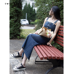 twosweet 复古牛仔背带裙春夏气质抹胸收腰连衣裙开叉A字毛边长裙