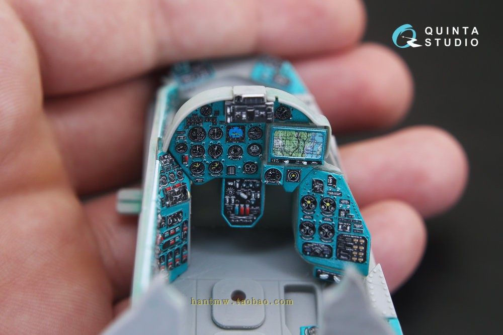 Mi-24V直升机1/35模型彩色座舱