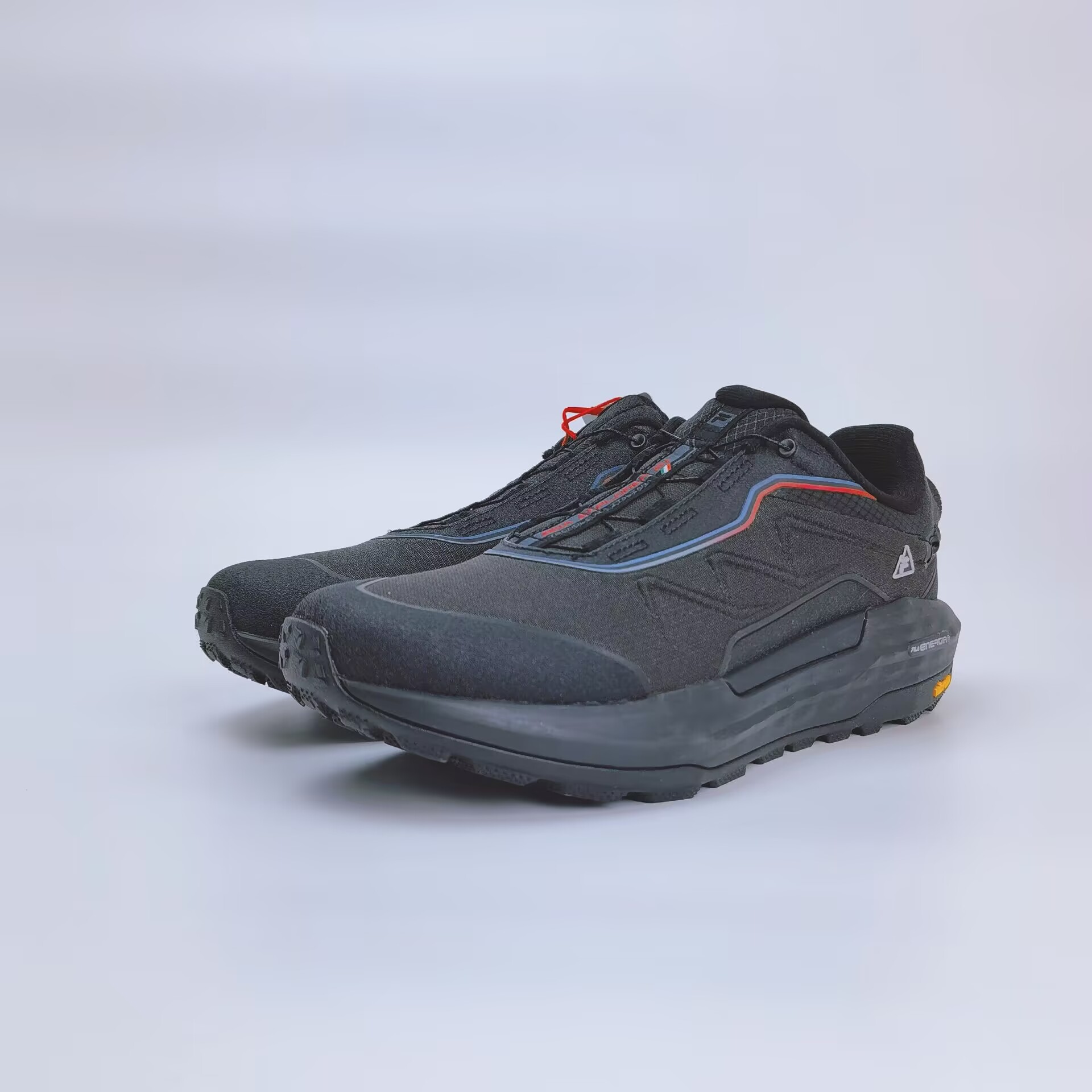 斐乐男女轻便透气运动跑步鞋