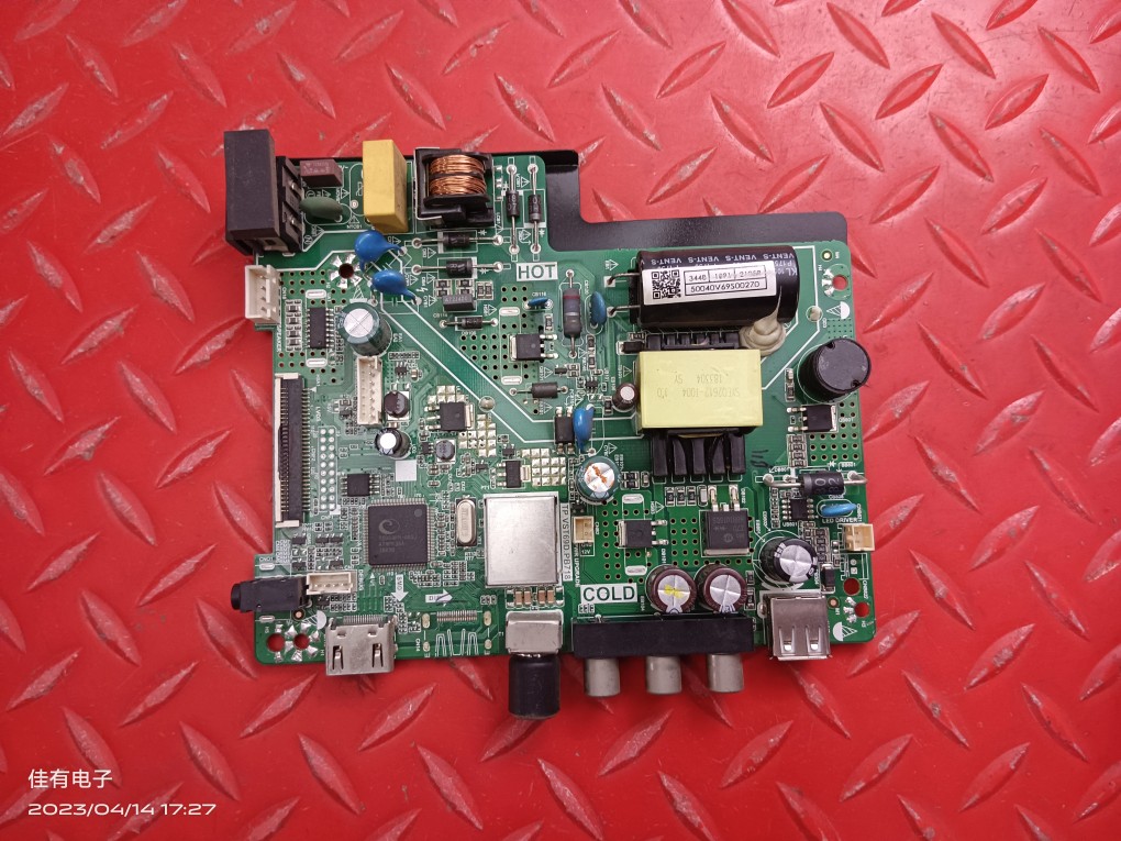 品牌不详开机 主板TP.VST69D.PB718屏PT320AT01-1