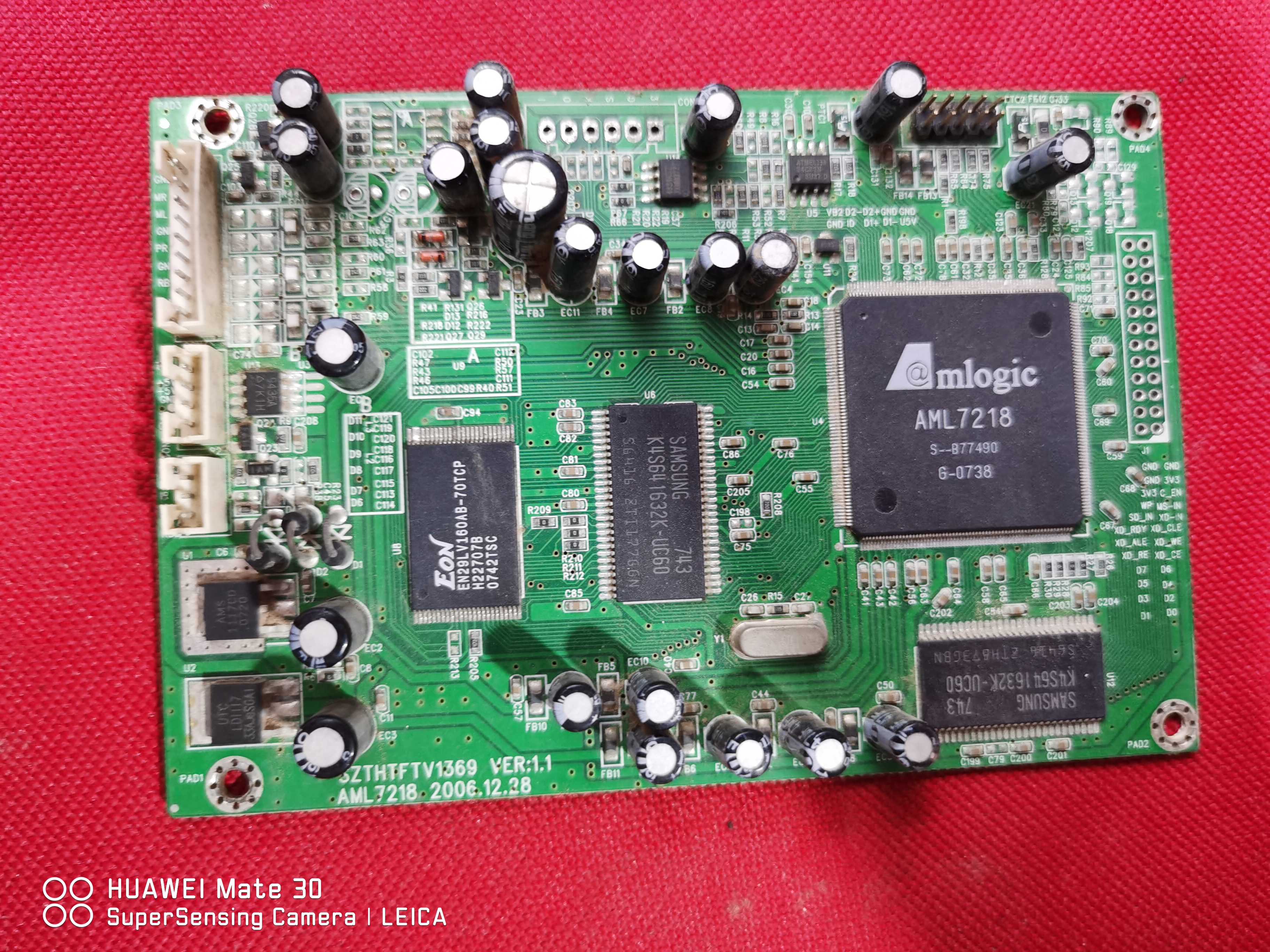 原装同方 LC-32B72 数字板 SZTHTFTV1369 VER1.1 AML7218