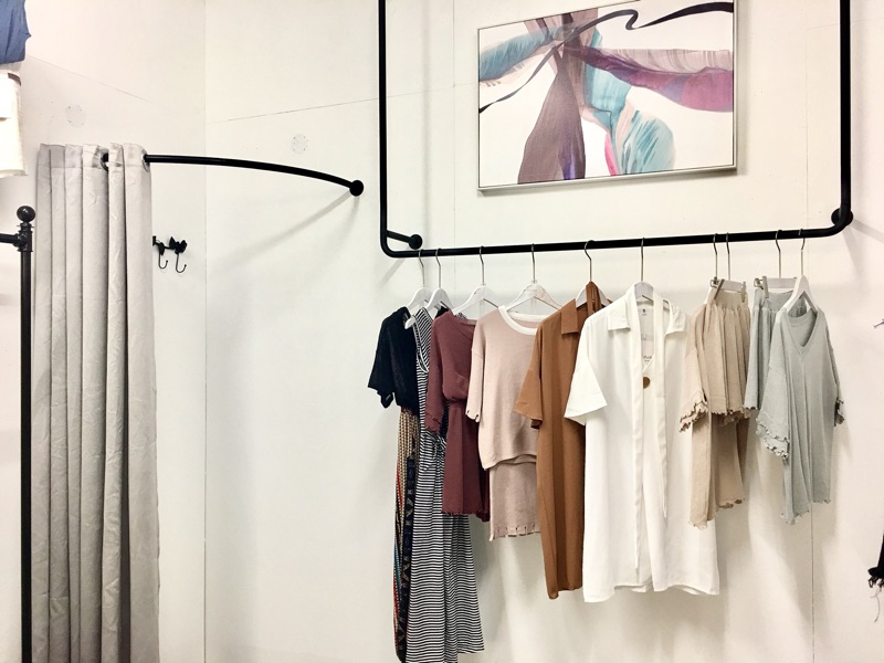 铁艺服装架男女服装店衣服架上墙童装店挂衣架壁挂式简约服装展架