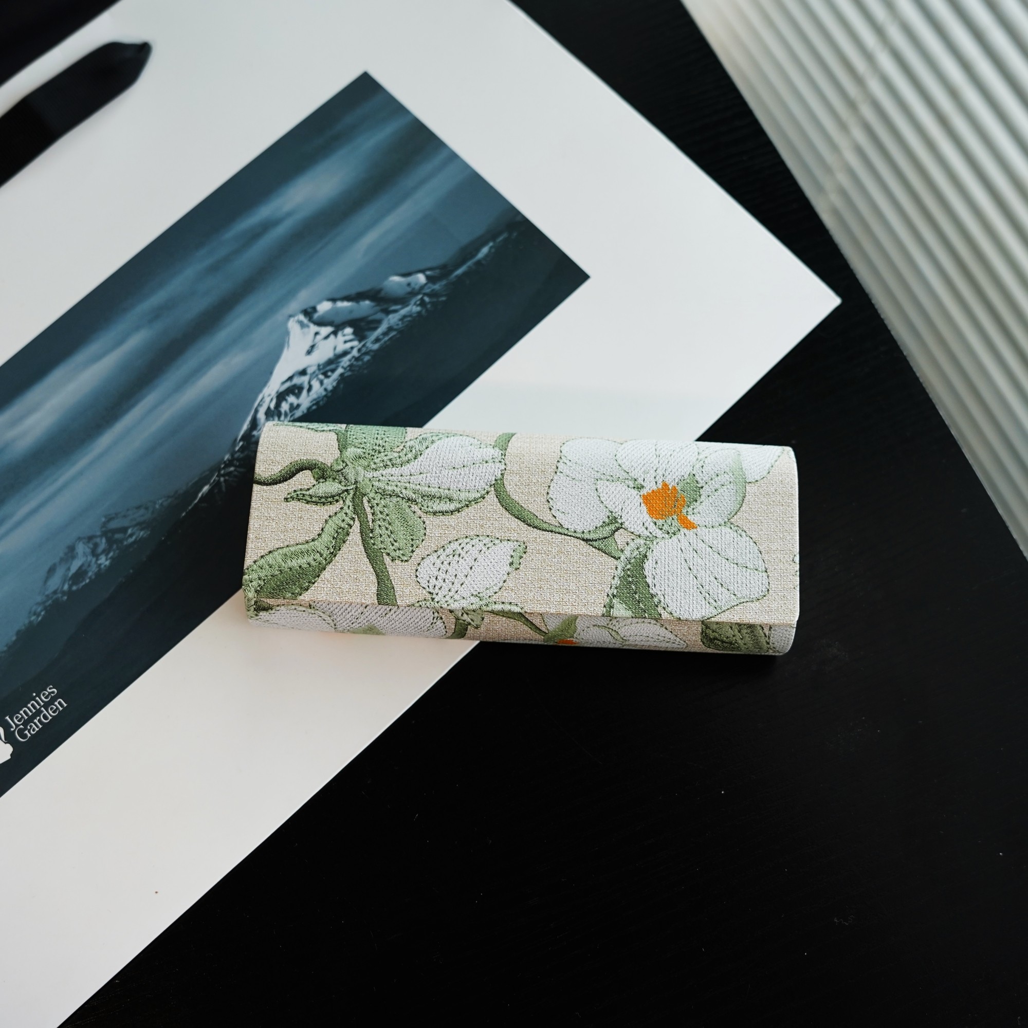 潮流国风高级眼镜盒简约收纳眼镜墨镜太阳眼镜盒便携式防尘防压盒