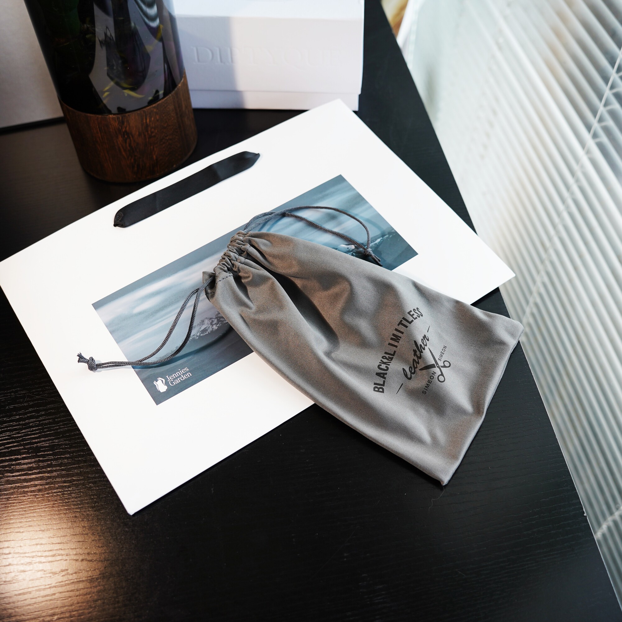 深灰色超细纤维户外眼镜袋简约纯色抽绳束口墨镜收纳袋大护目镜袋