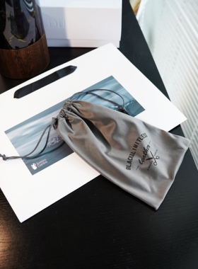 深灰色超细纤维户外眼镜袋简约纯色抽绳束口墨镜收纳袋大护目镜袋