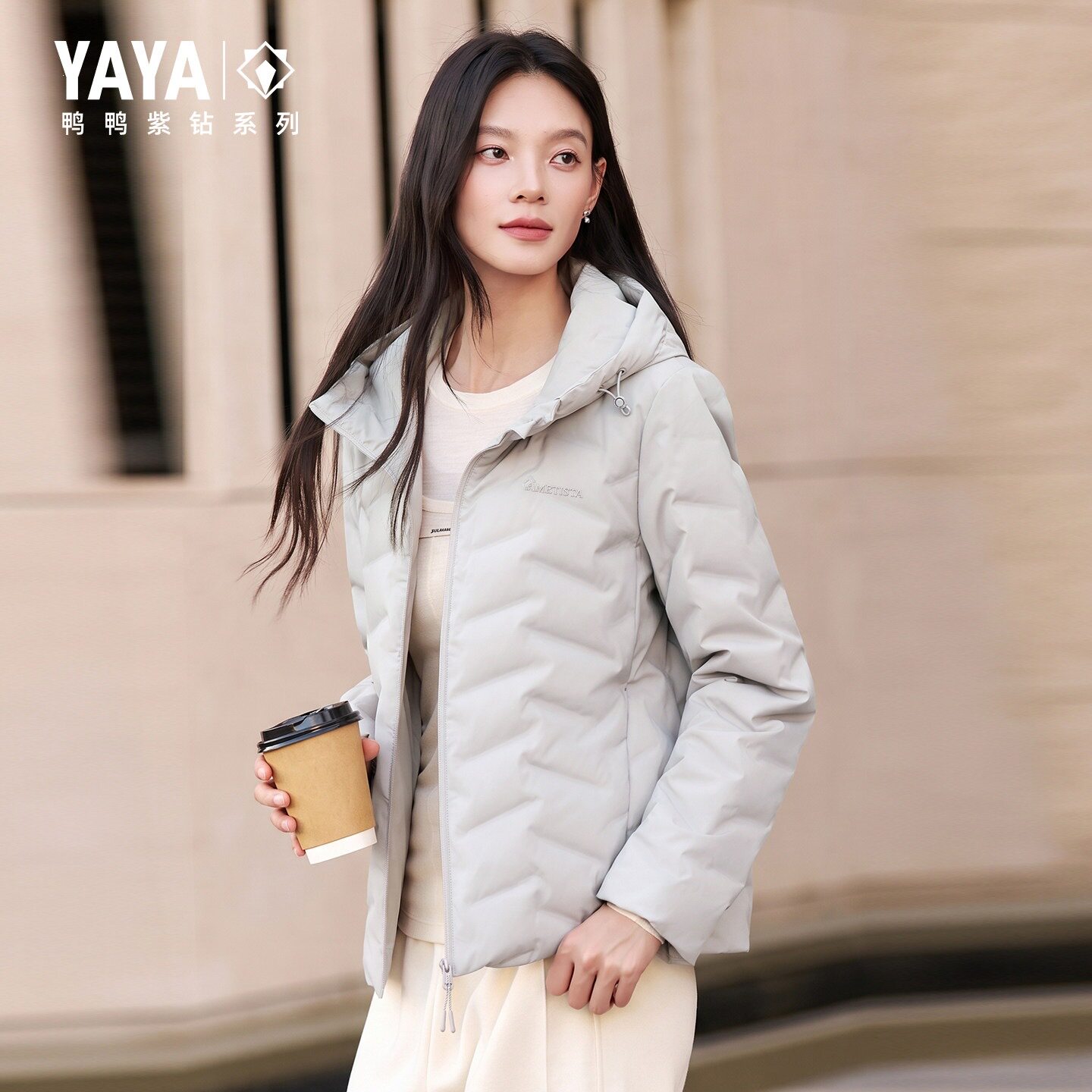 鸭鸭羽绒服女2026新款短款轻薄款连帽时尚百搭鹅绒服外套S