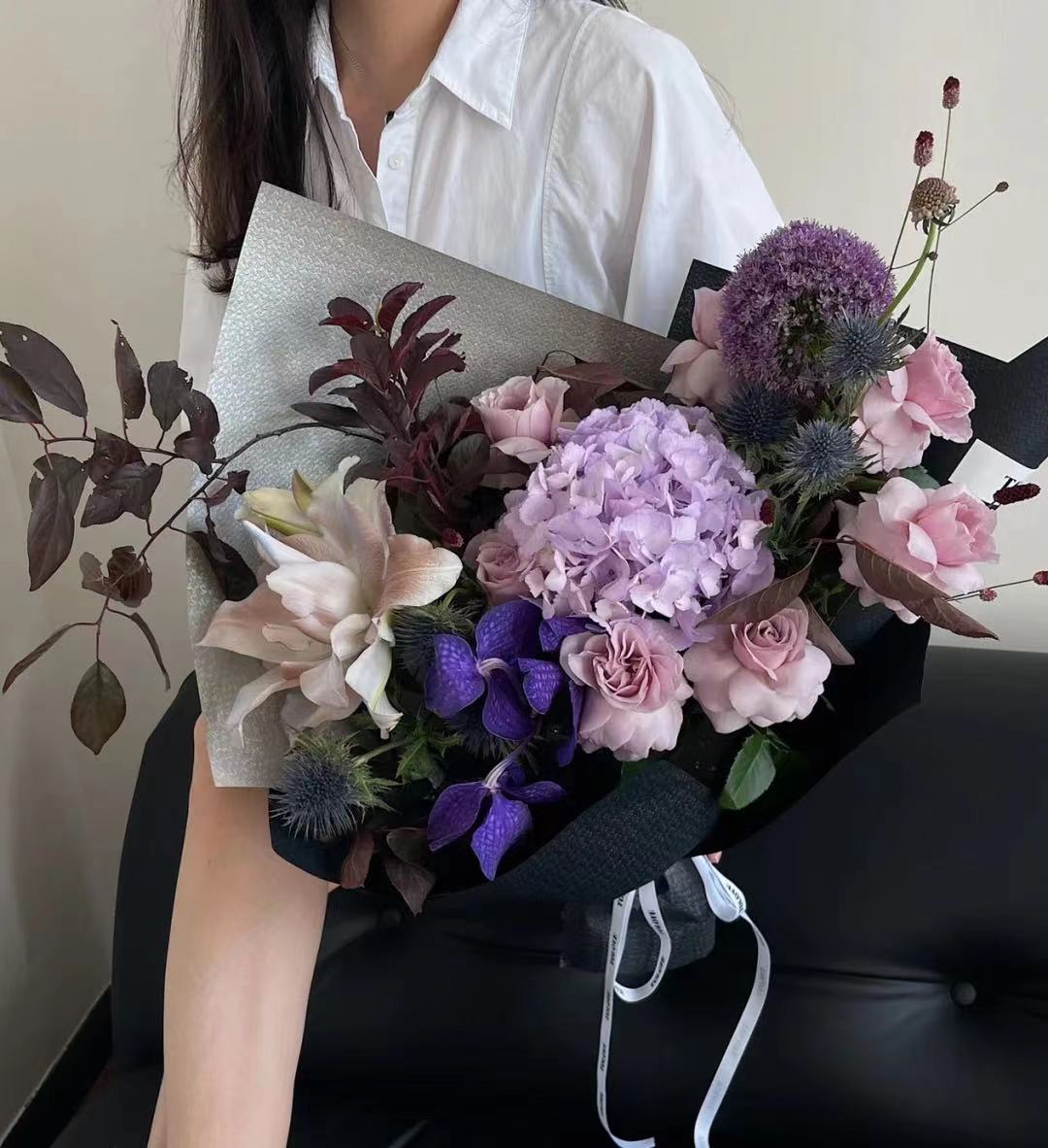 紫色鲜花玫瑰，郁金香花束
