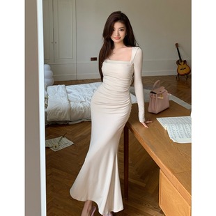 HeartyBite 2025秋冬新款法式方领连衣裙女褶皱修身显瘦鱼尾长裙