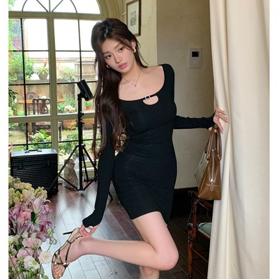 HeartyBite 2025秋冬新款方领镂空连衣裙女修身内搭性感紧身包臀