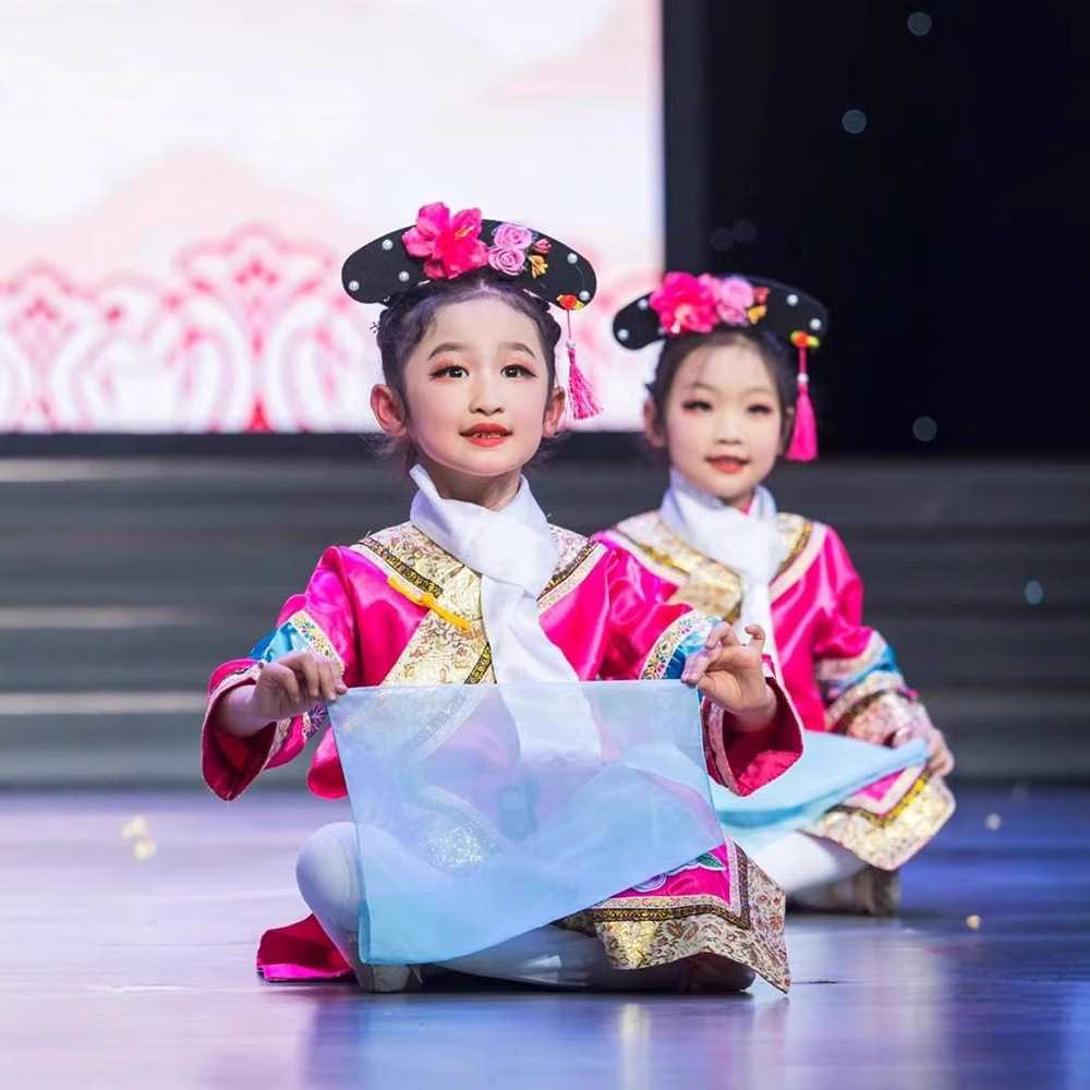 云川之舞幼儿园满族古装女童格格