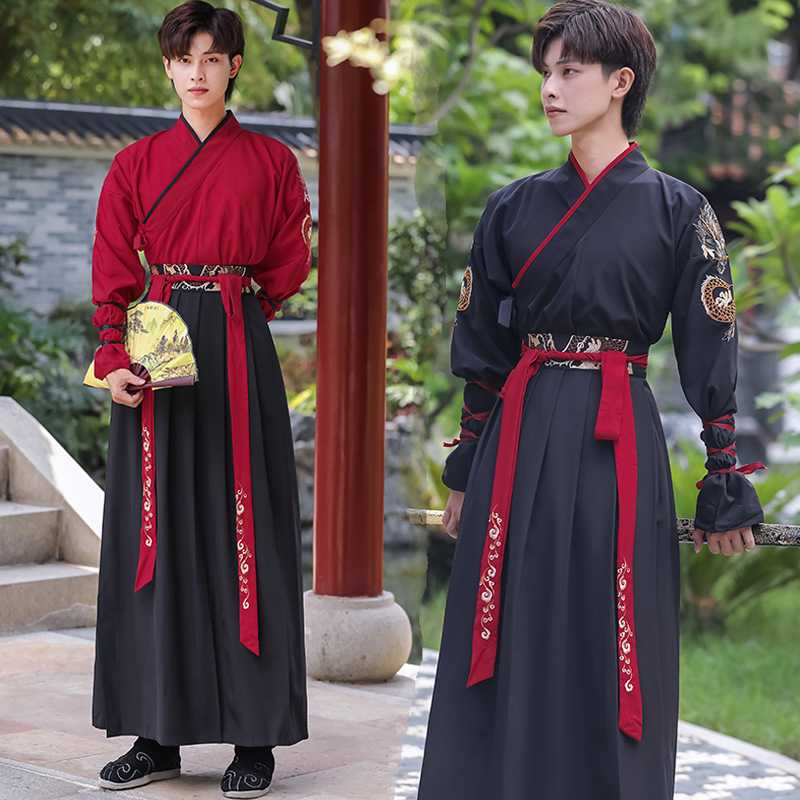 实拍龙纹刺绣汉服中武侠表演服