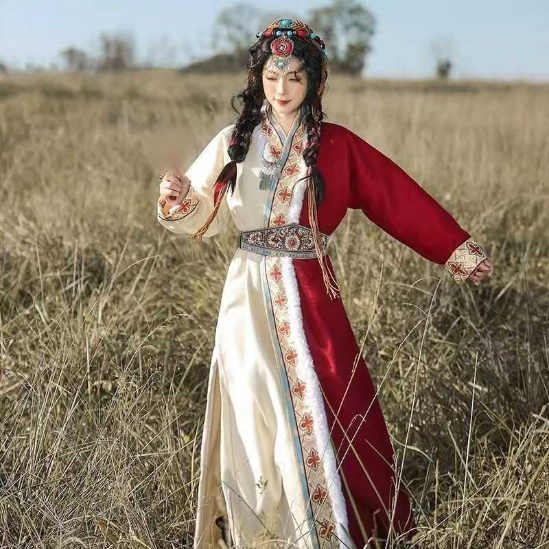 少数民族蒙古风汉元素交领直裾女
