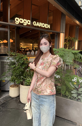 新中式国风粉桃红蜀锦泡泡袖显白气质收腰款斜襟盘扣小上衣