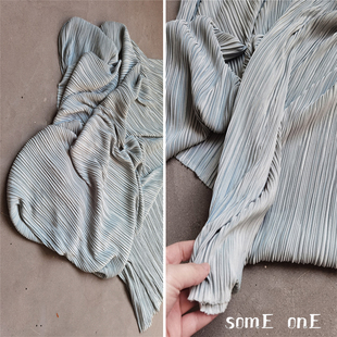 2024年新款三宅一生 靛青肌理塑形褶皱面料  春季礼服连衣裙面料