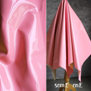 镜面金属亮面皮革pu皮革面料 粉色挺阔皮布硬包皮料辅料手工diy