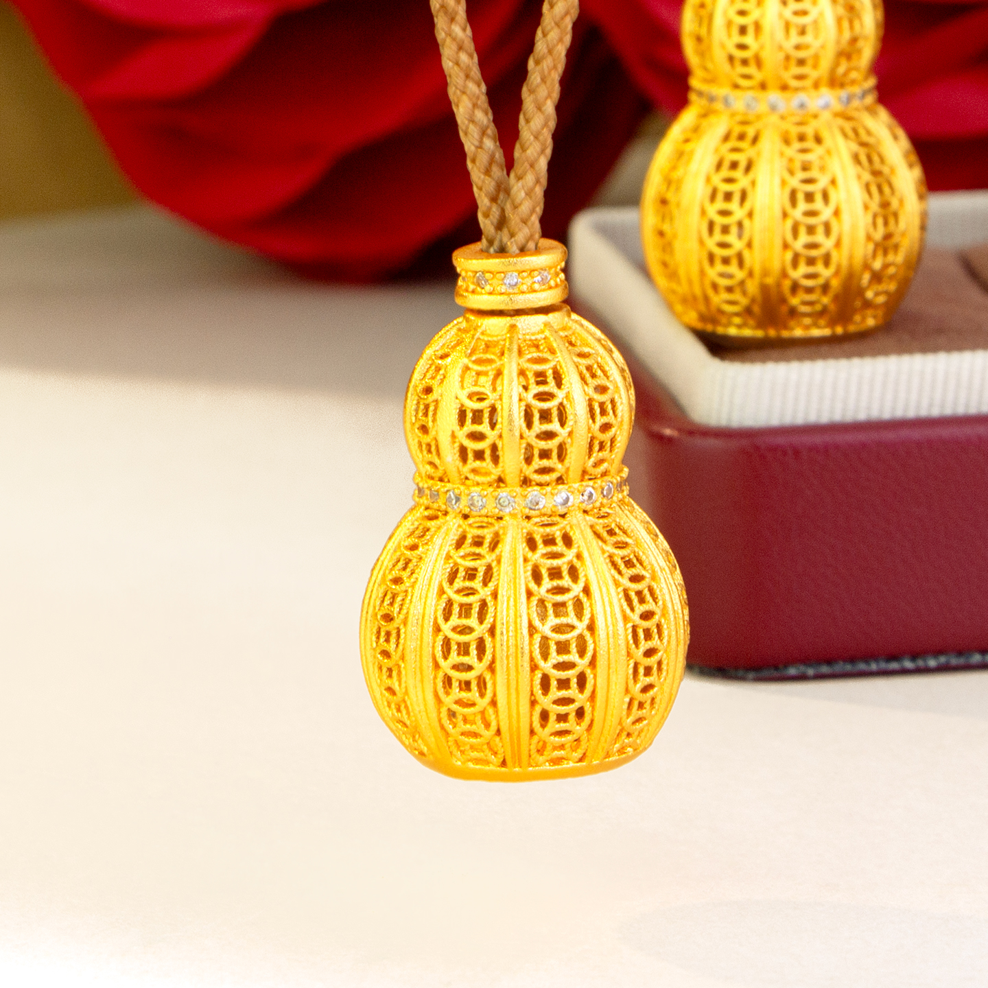 新款仿金色铜钱镂空花丝点钻葫芦项链复古老钱风福禄双全毛衣链女