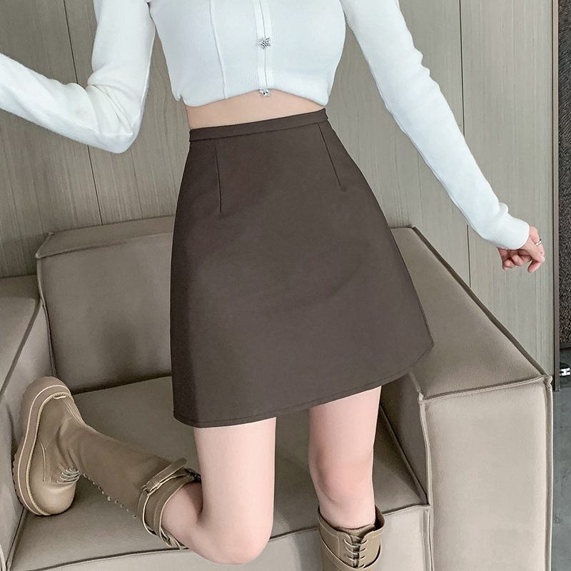 高级感洋气时尚通勤半身裙女秋季新款防走光高腰显瘦A字哑光皮裙