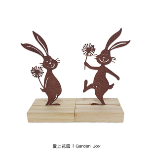 爱上花园|园艺杂货 花盆装饰铁艺锈色做旧 木头底座兔子花插摆件
