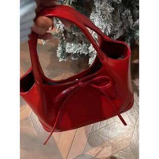 设计感小众蝴蝶结水桶包2026秋冬新款高级感腋下包通勤手拎托特包