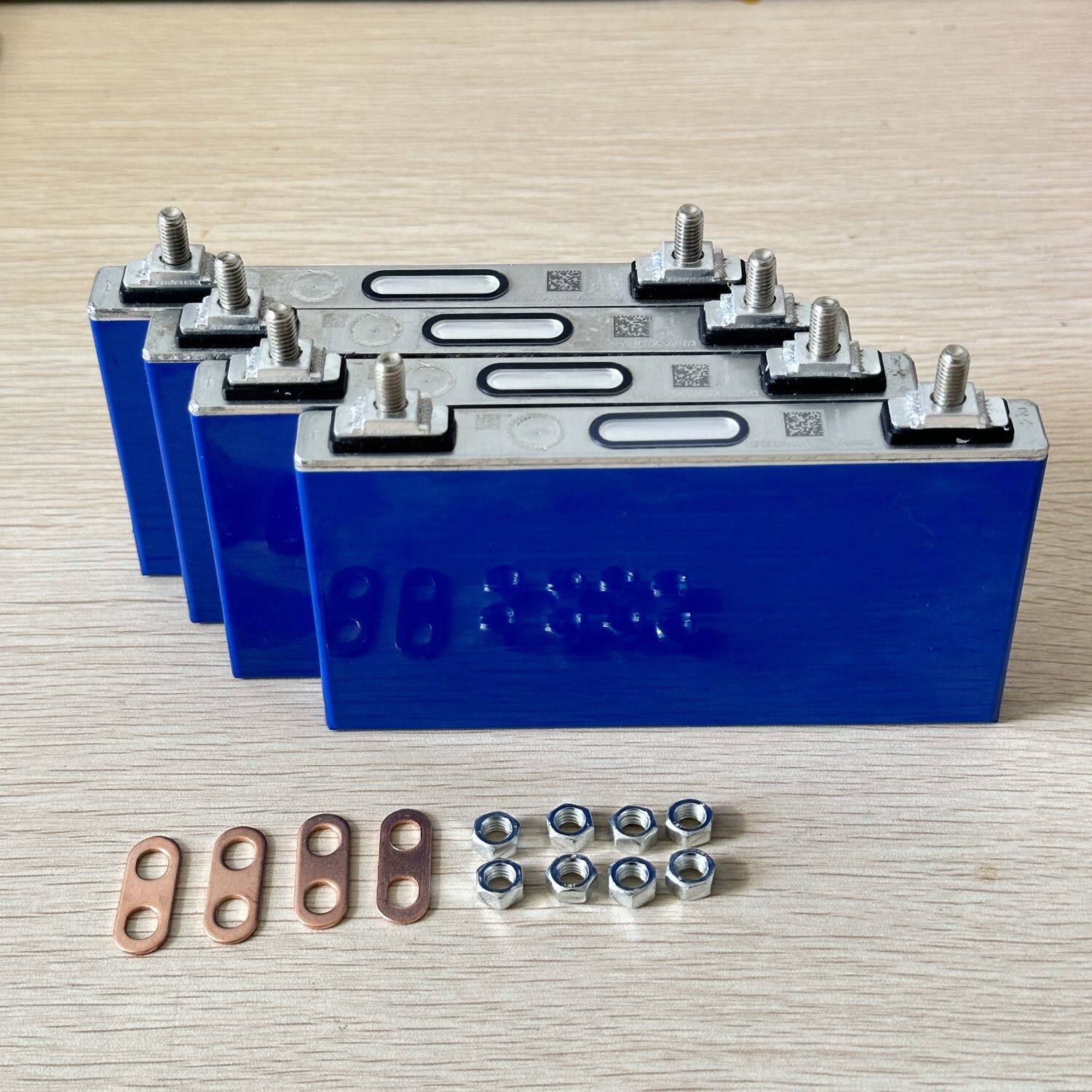 比亚迪5.2安12/24v三元应急启动电源/储能电
