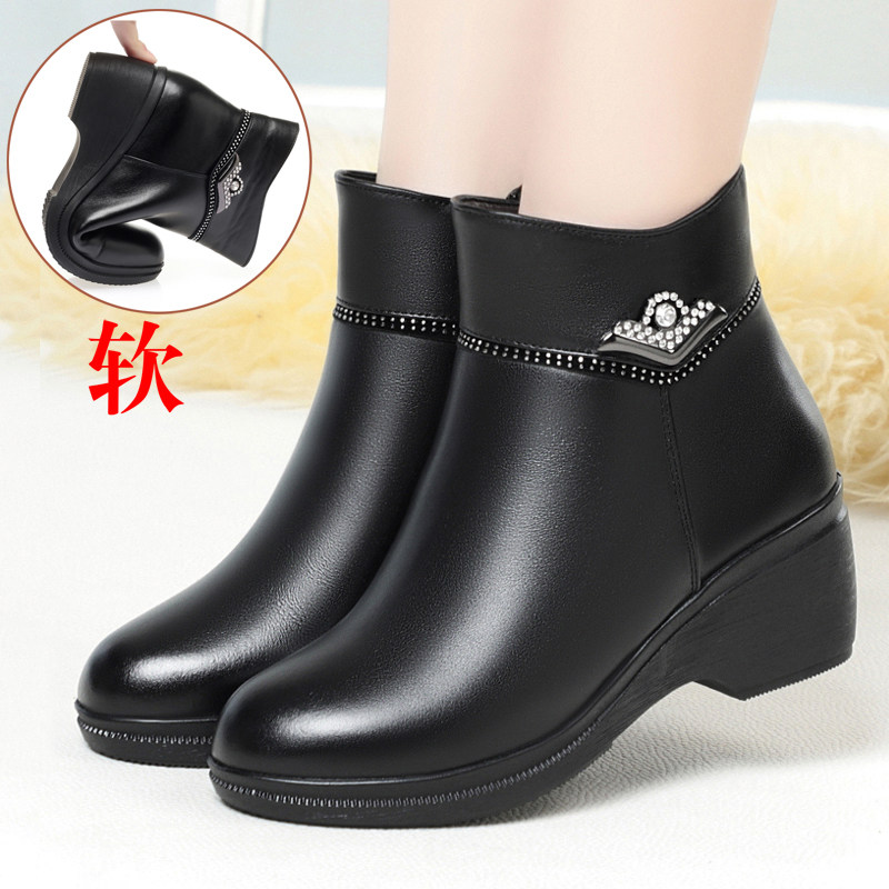 中老年加厚羊毛棉鞋女中跟软底大码真皮短靴女冬季保暖加绒妈妈鞋