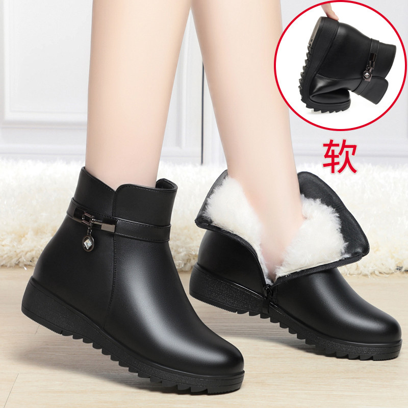 妈妈棉鞋女冬季保暖真皮加绒防滑平底中老年老人短靴加厚羊毛皮鞋