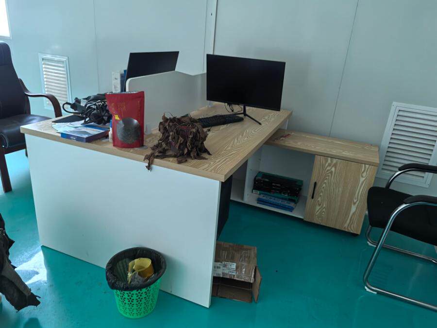 4月16日巴中市科技公司办公桌2个网络拍卖公告