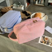 条纹泡泡纱化妆包 手提大容量旅行收纳包 便携洗漱包护肤品收纳袋