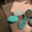 莫吉托蓝 带镜按摩贝壳梳高清化妆镜 便携随身镜梳镂空折叠小梳子