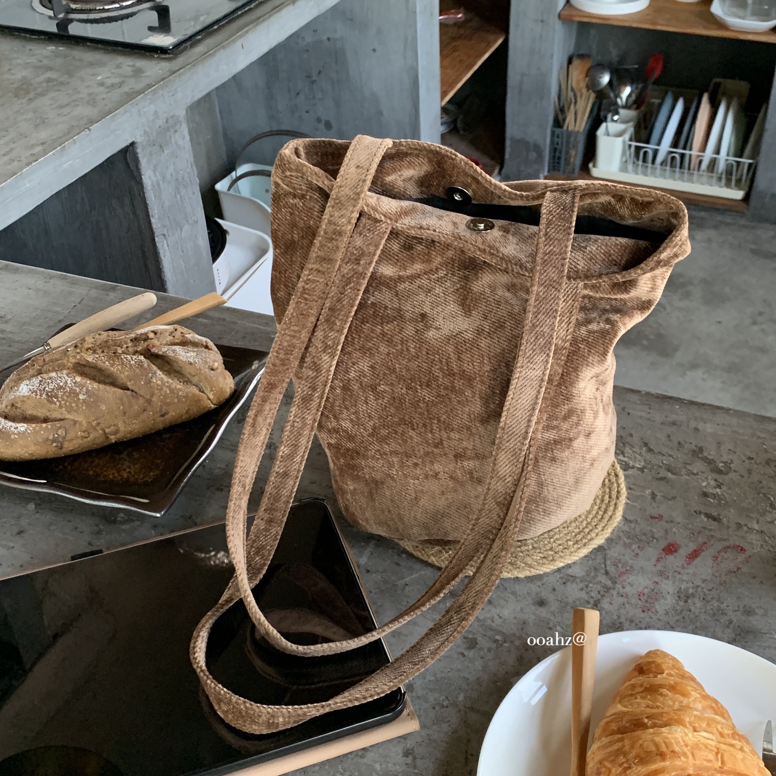 杨梅树皮韩国绒料单肩水桶包