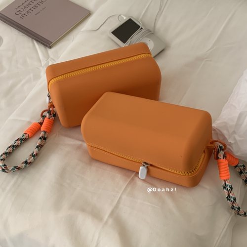 甜橙奶砖 硅胶化妆包便携防水收纳包 出门手机包零钱口红袋洗漱包