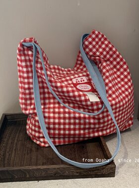 樱桃小妹 进口面料红格子大容量斜挎包 百搭吸睛上课通勤单肩包包