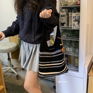 黑色幽默 秋冬条纹针织背心包 百搭托特包简约大容量镂空编织包女