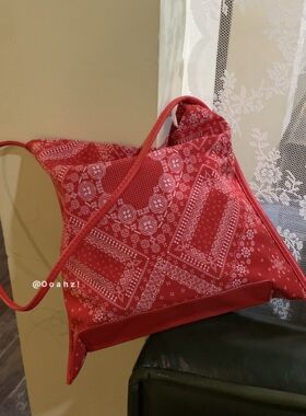 及时行乐 百搭吸睛红色腰果花包 韩版休闲单肩包图腾印花斜跨包女